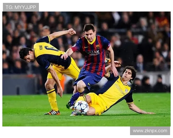 梅西跨界挑战足球守门员角色展现惊人反应与技术魅力